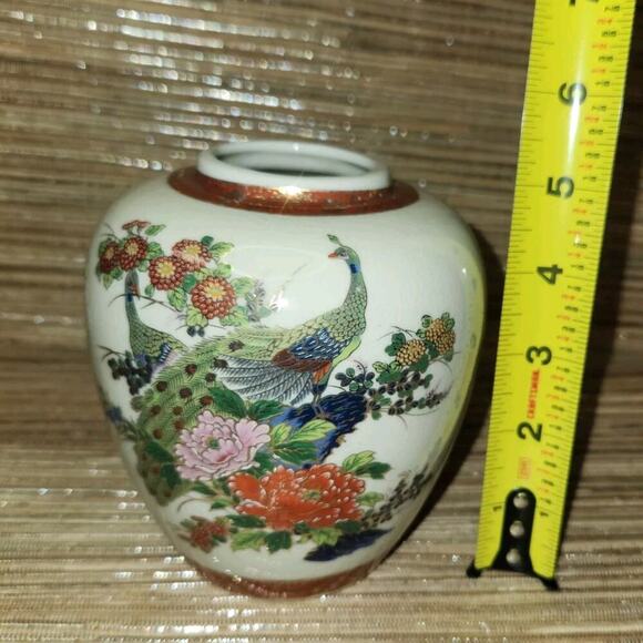 Vintage Satsuma Japan Porcelain Vase Pot Urn Peacocks & Peonies 5" - Picture 2 of 6